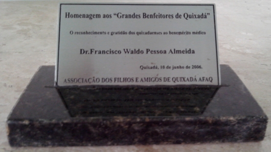 Associao dos Filhos e Amigos de Quixad AFAQ concedeu uma homenagem em forma de uma placa ao Dr. Francisco Waldo Pessoa de Almeida em 16/06/2006