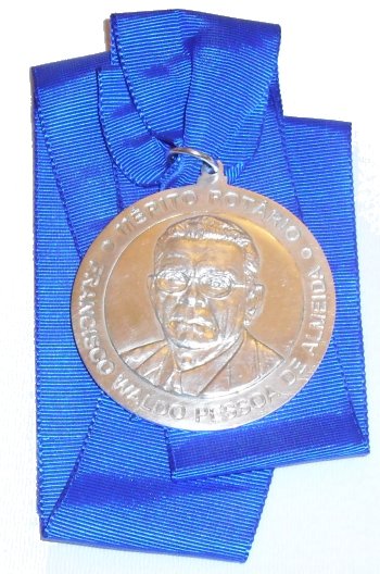Anverso da medalha do Mrito Rotario Francisco Waldo Pessoa de Almeida